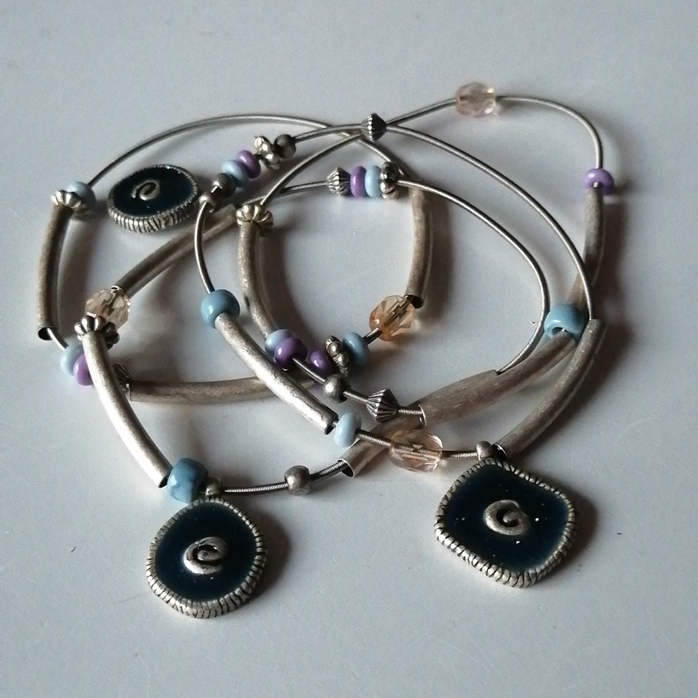 💥2/$25💥Avon 2008 Stackable Stretch Bracelets Set of 4 - Picture 4 of 5